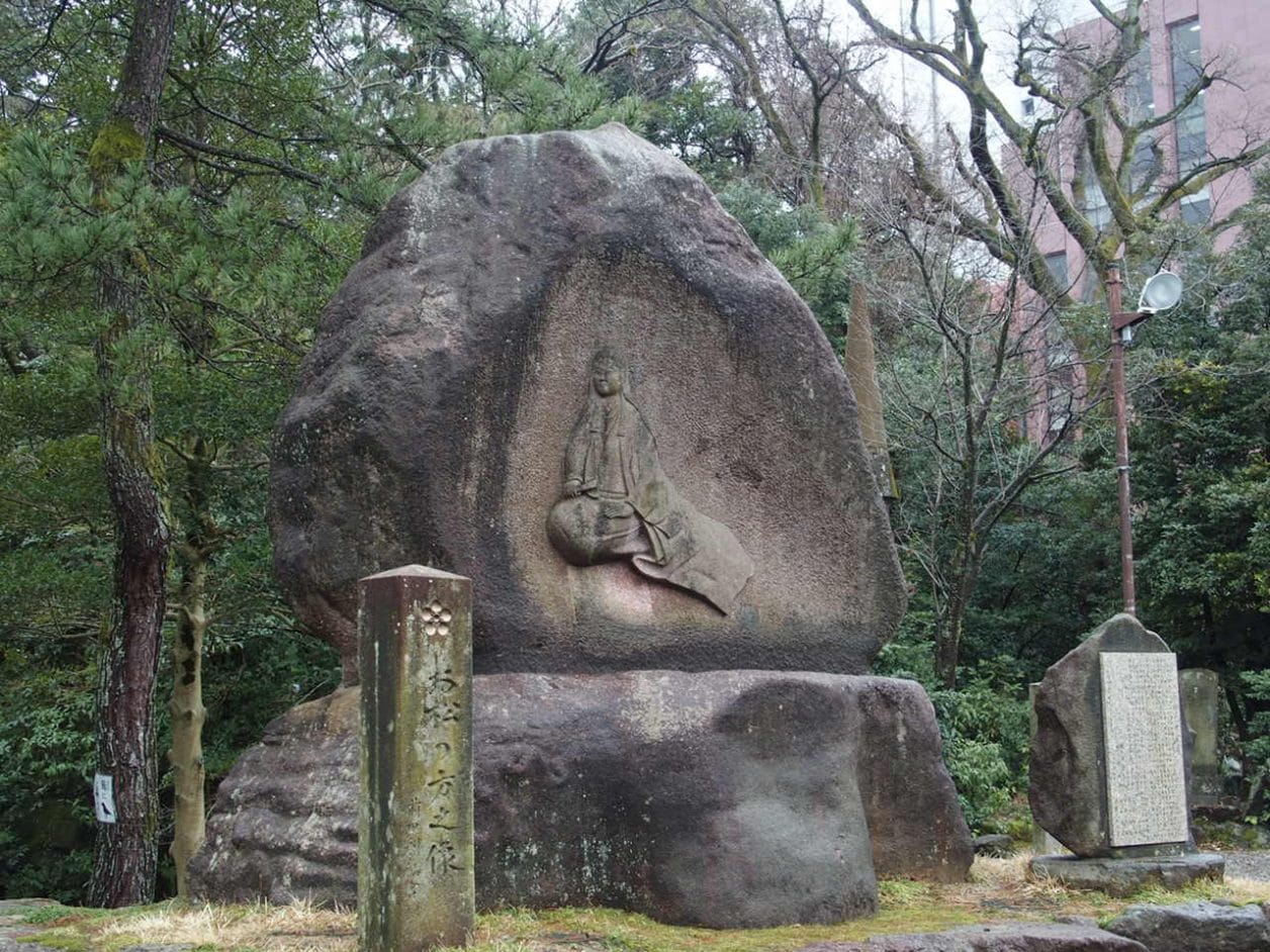 金沢のパワースポット尾山神社のお松の像