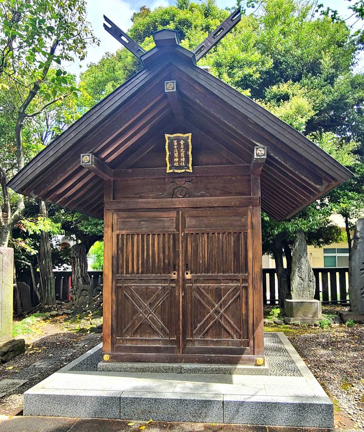 富岡八幡宮の境内にある富士浅間神社・金毘羅神社