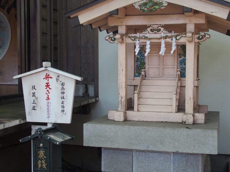 田無神社の境内にある弁天様