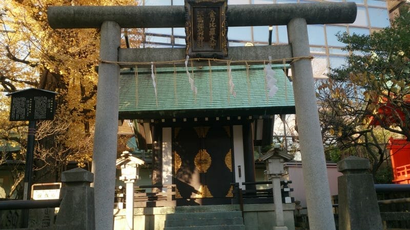 神田明神の境内にある三宿稲荷神社と金刀比羅神社