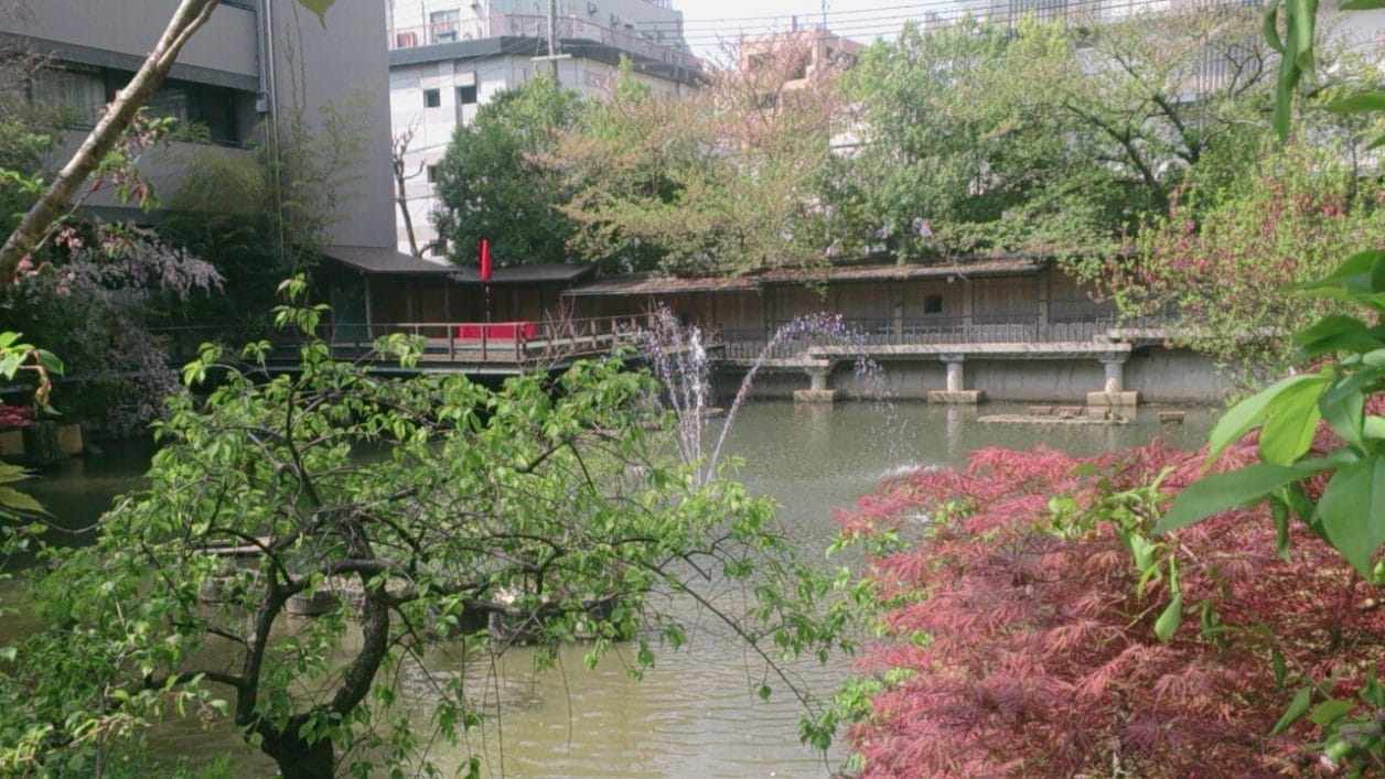 生田神社の境内にある生田の池