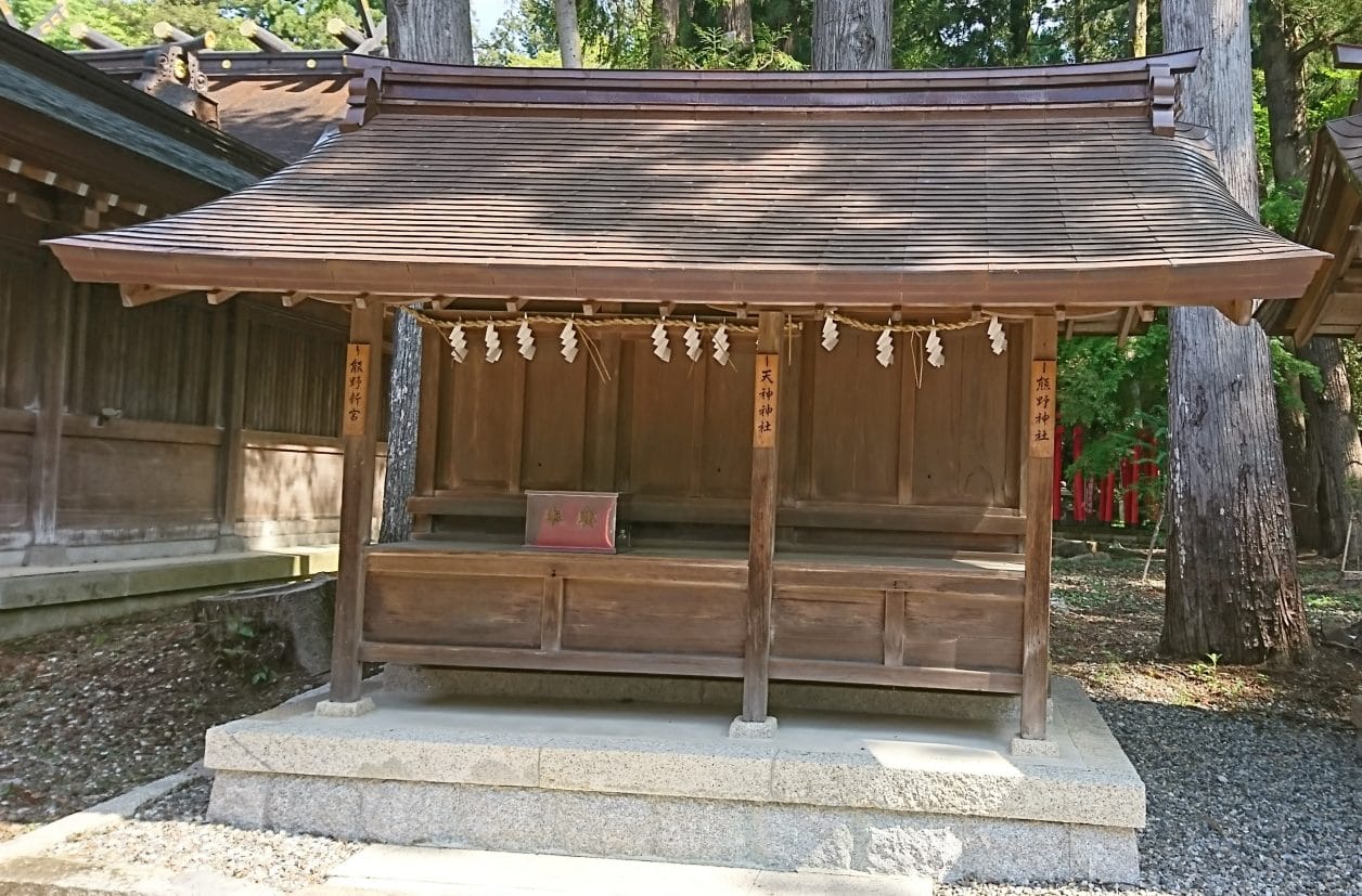 多賀大社の境内にある熊野神社・熊野新宮・天神神社