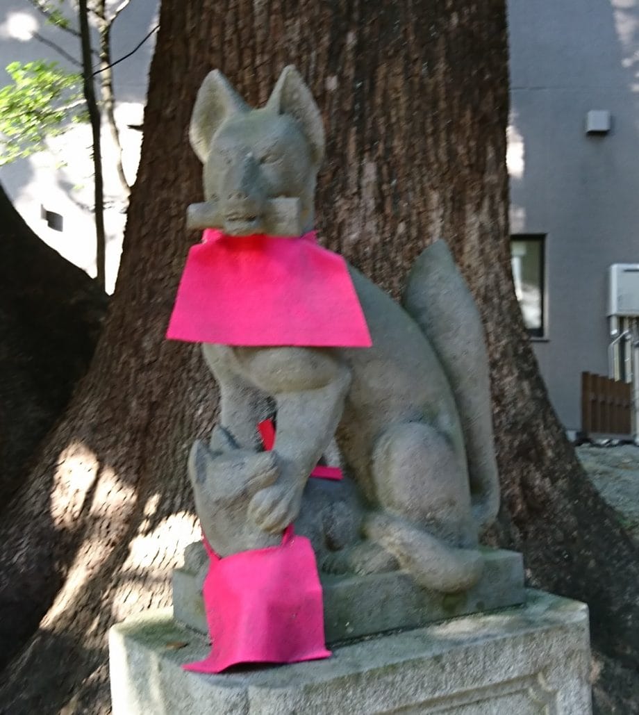 熱海来宮神社の境内にある来宮稲荷社のお狐様