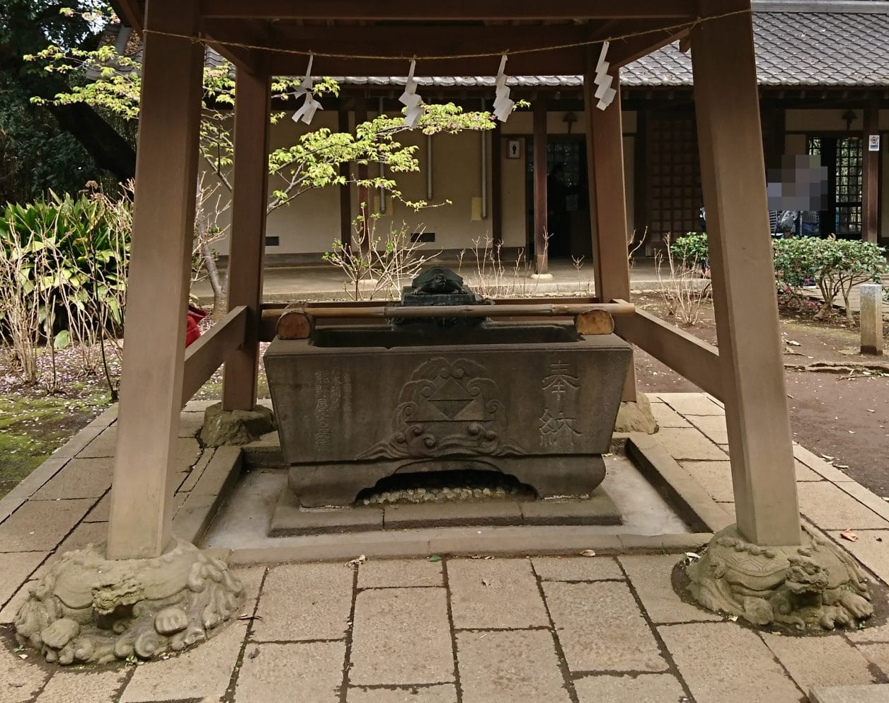 江ノ島神社の奥津宮の手水舎