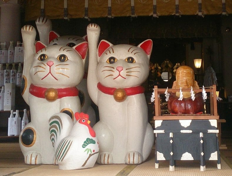 浅草で縁結びと招き猫が有名な今戸神社