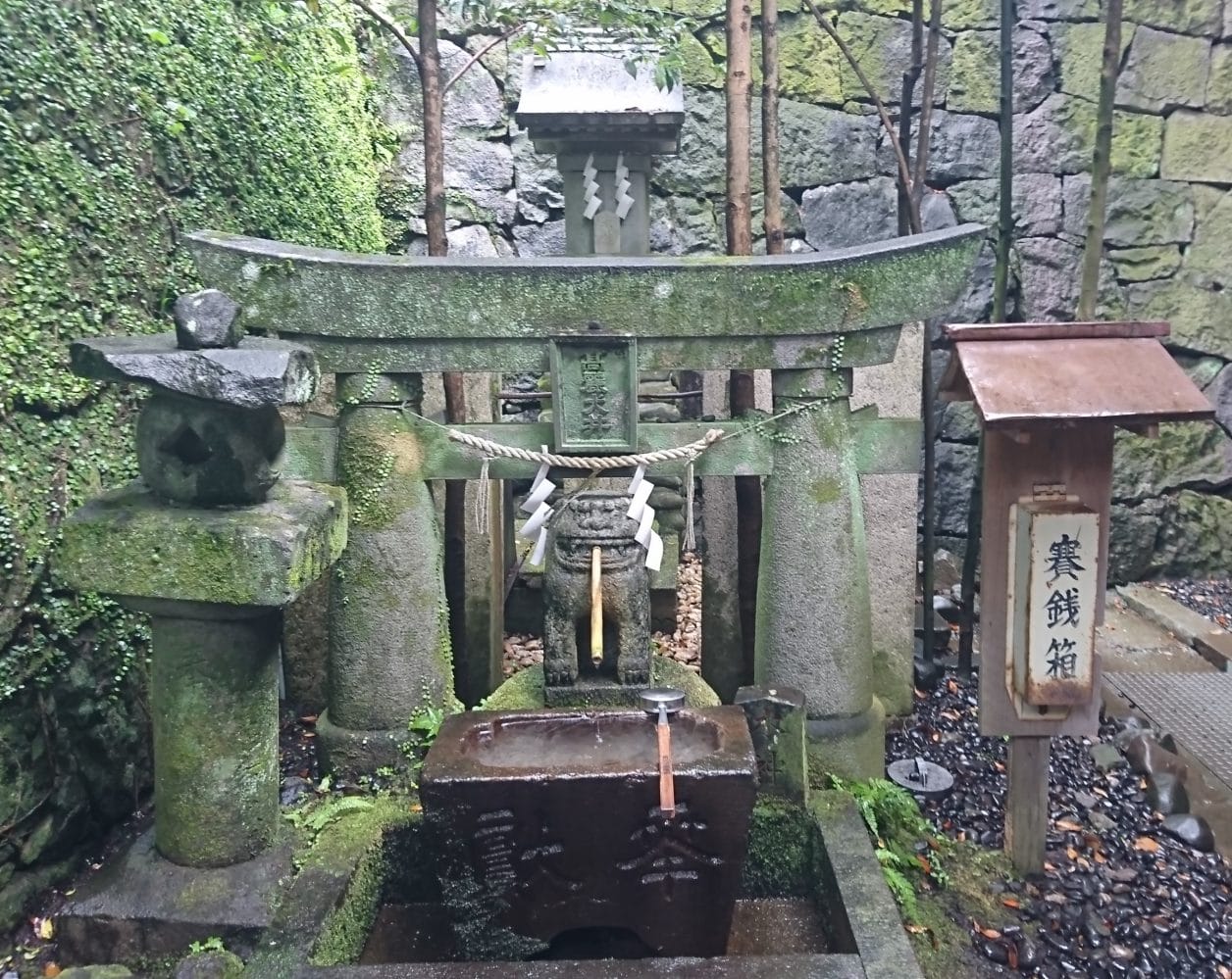 長崎諏訪神社の金運アップと安産の高麗犬（こまいぬ）の井戸（銭洗い井戸