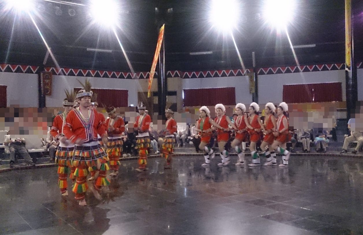花蓮の先住民族阿美文化村の民俗ダンス