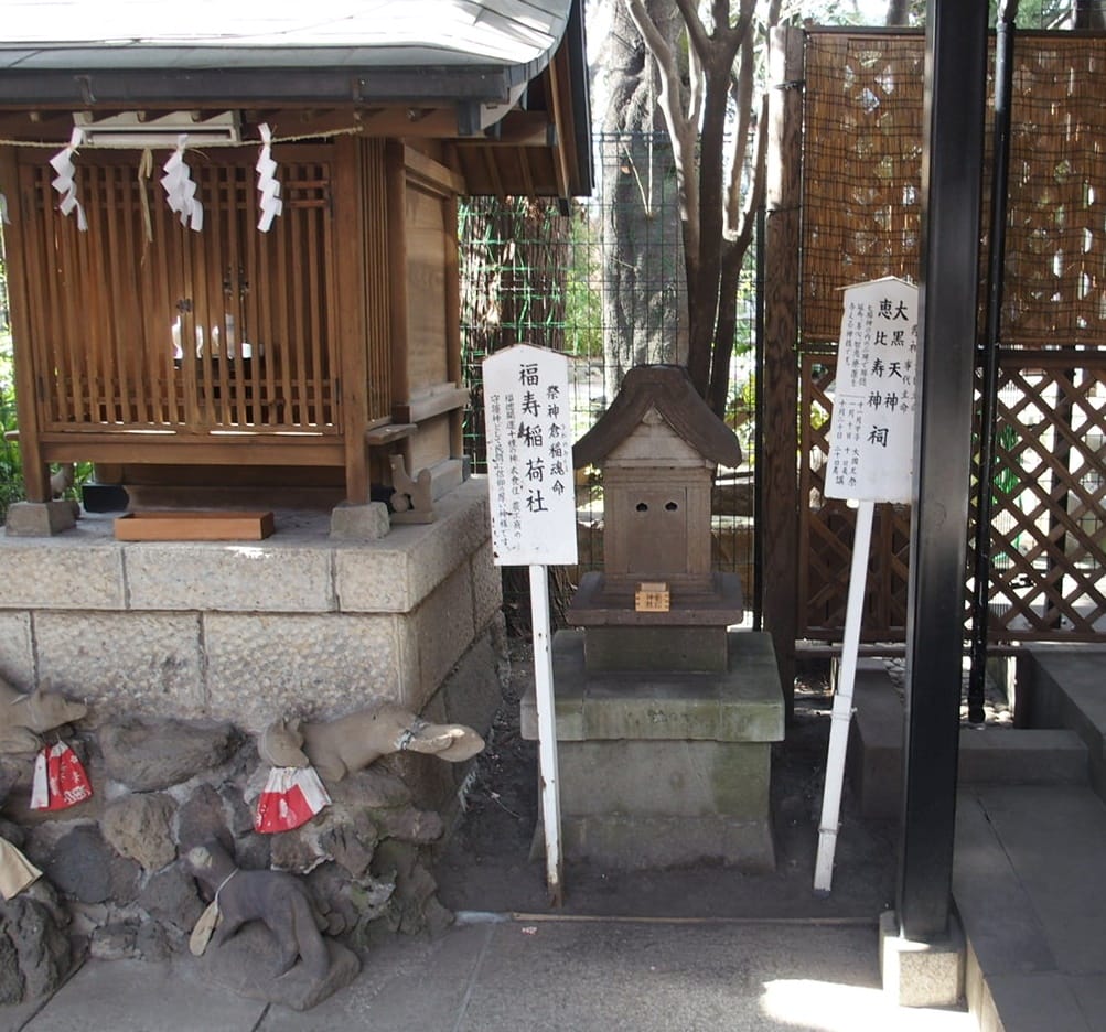 東京港区愛宕神社の境内にある福寿稲荷神社のすぐ傍には大国天神と恵比寿神の祠がある