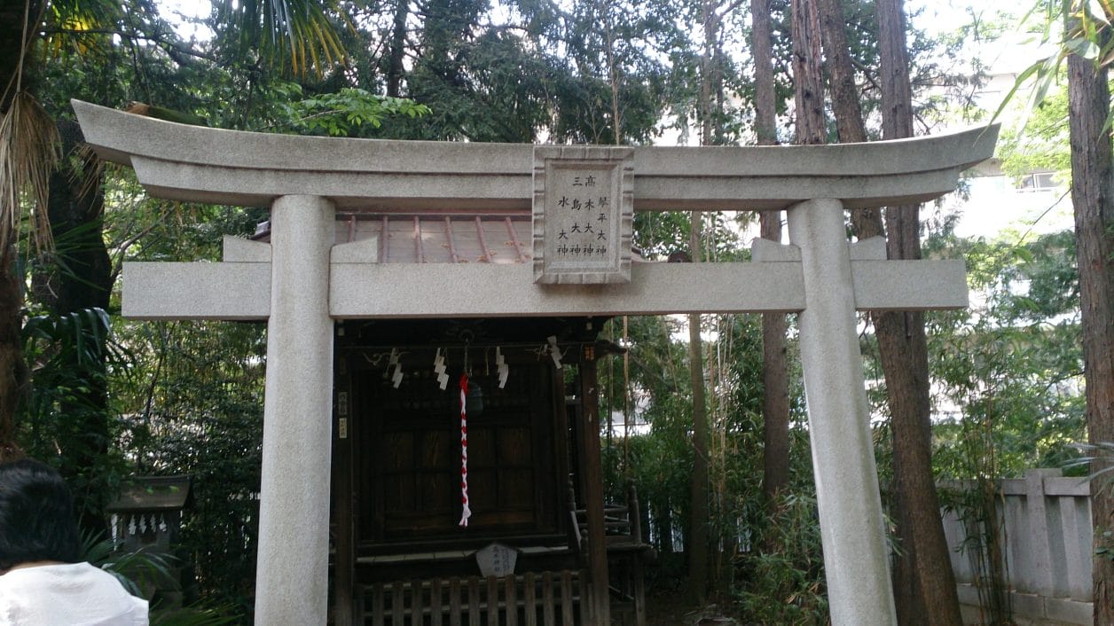 水稲荷神社境内にある早稲田大学合格のパワースポット高木神社