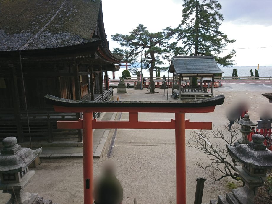 白鬚神社の階段から見える琵琶湖