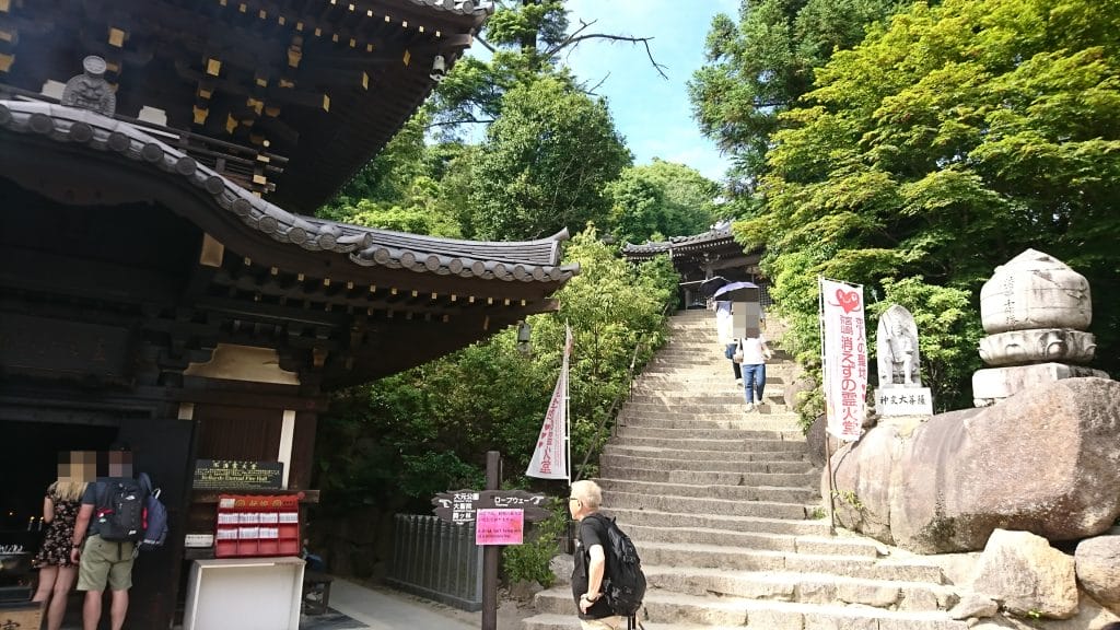 宮島弥山本堂から三鬼堂に登る階段