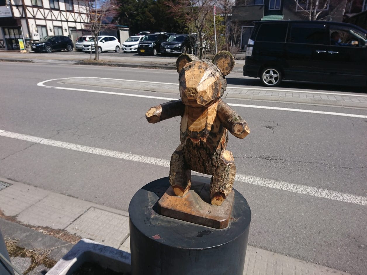 軽井沢で見かけた木彫りの動物