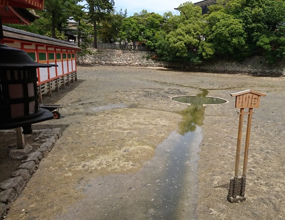 宮島の厳島神社の鏡の池