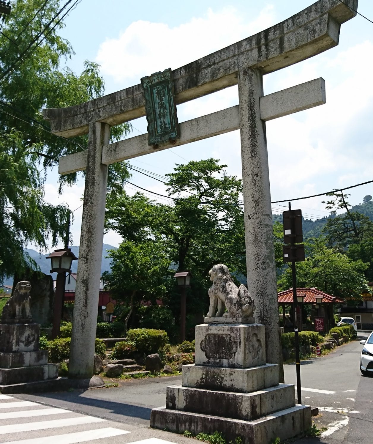 津和野の太鼓谷稲成神社の千本鳥居に向かう道のり
