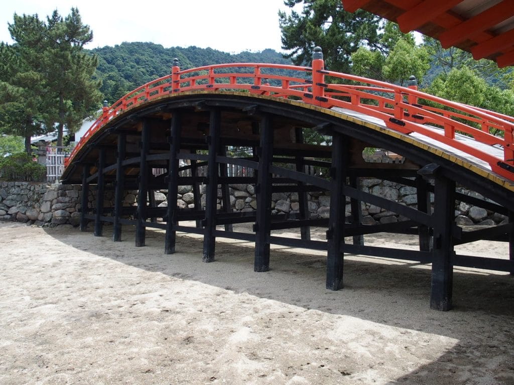 厳島神社の反り橋