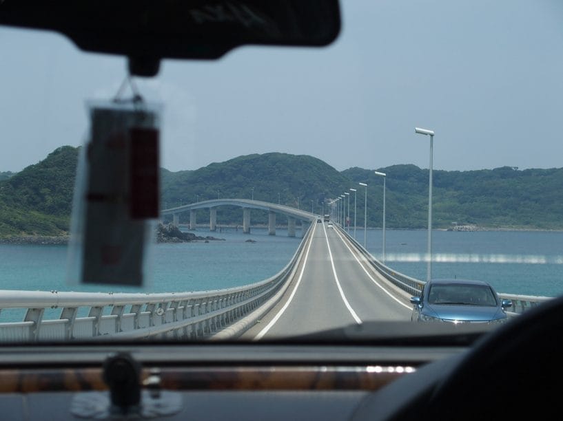 角島大橋を車内から撮影