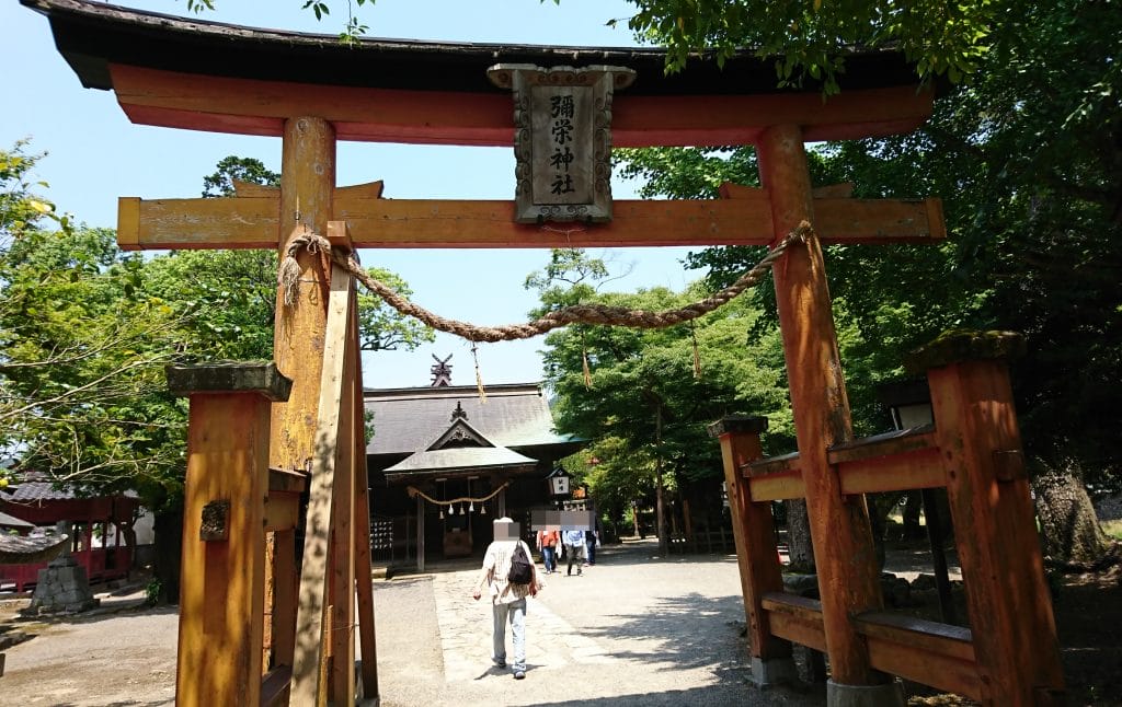津和野の太鼓谷稲成神社の千本鳥居に向かう道のりにある弥栄神社