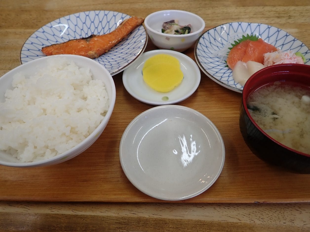 小樽で地元民に教えられた美味しい朝食が食べられる麟友朝市の朝市食堂