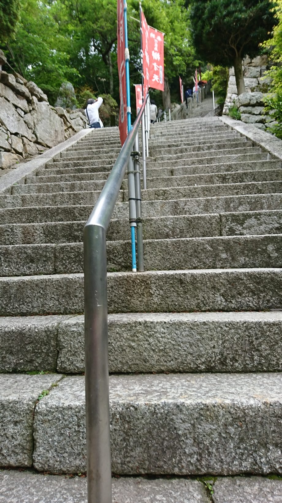 竹生島の宝厳寺へ続く参道の階段