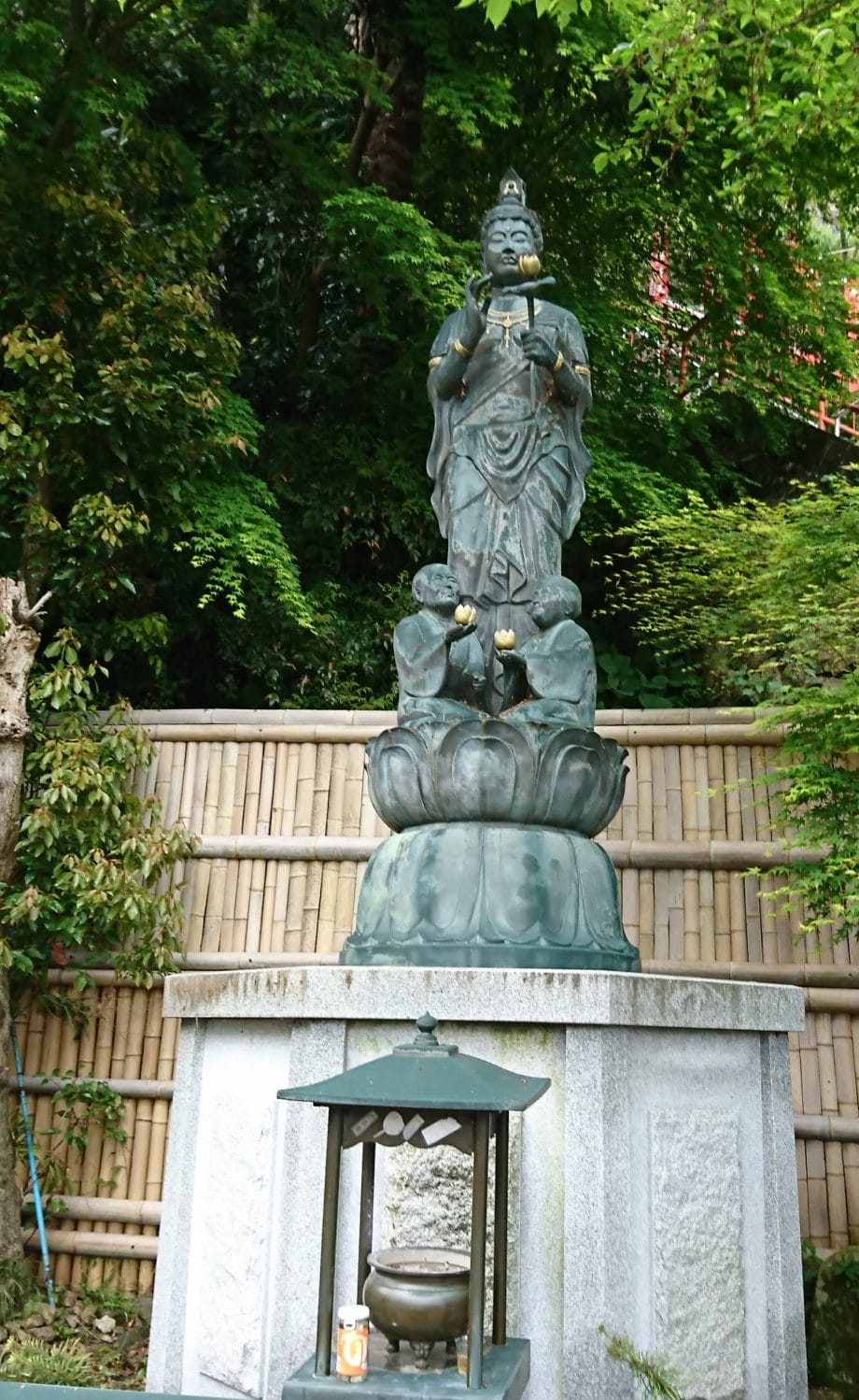 竹生島宝厳寺から都九夫須麻神社へと向かう道のりにいらした観音様