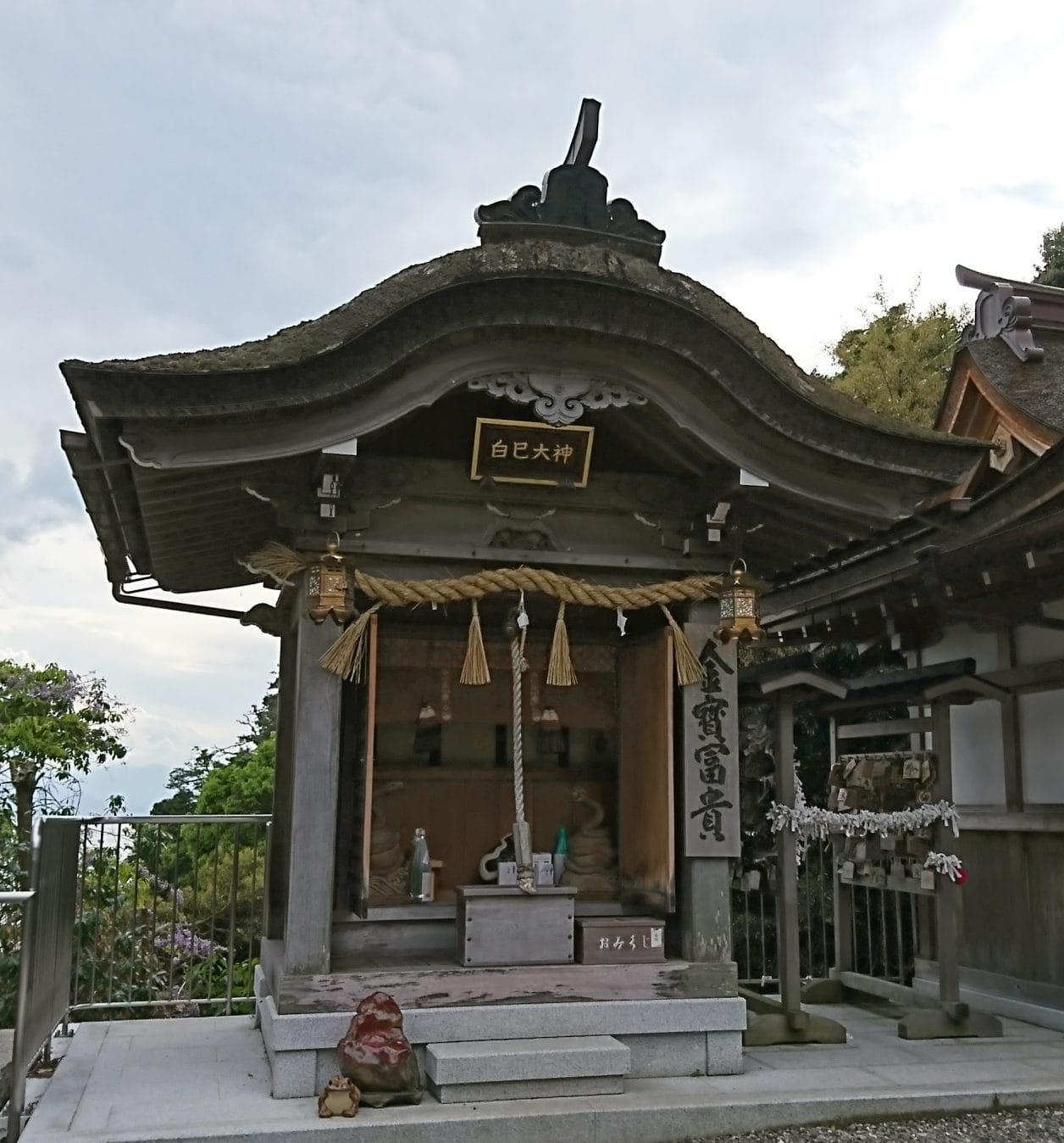竹生島の都久夫須麻神社にある白巳大神