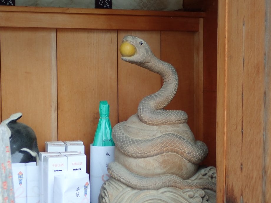 竹生島の都久夫須麻神社にある白巳大神