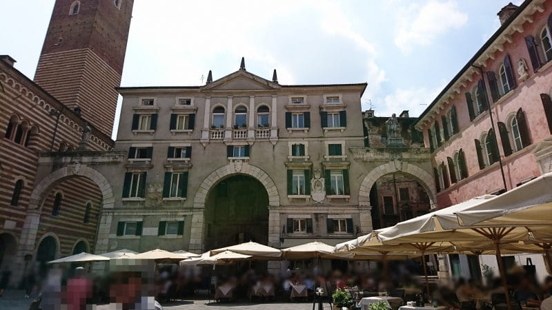 ヴェローナの観光地エルベ広場