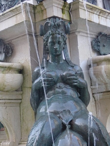 ボローニャのマッジョーレ広場にあるネプチューンの噴水