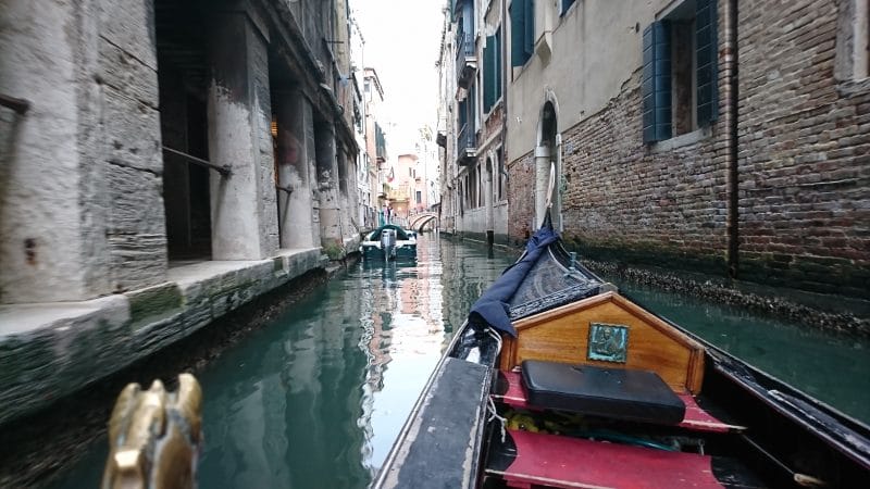 水の都ベネチアでゴンドラ乗船