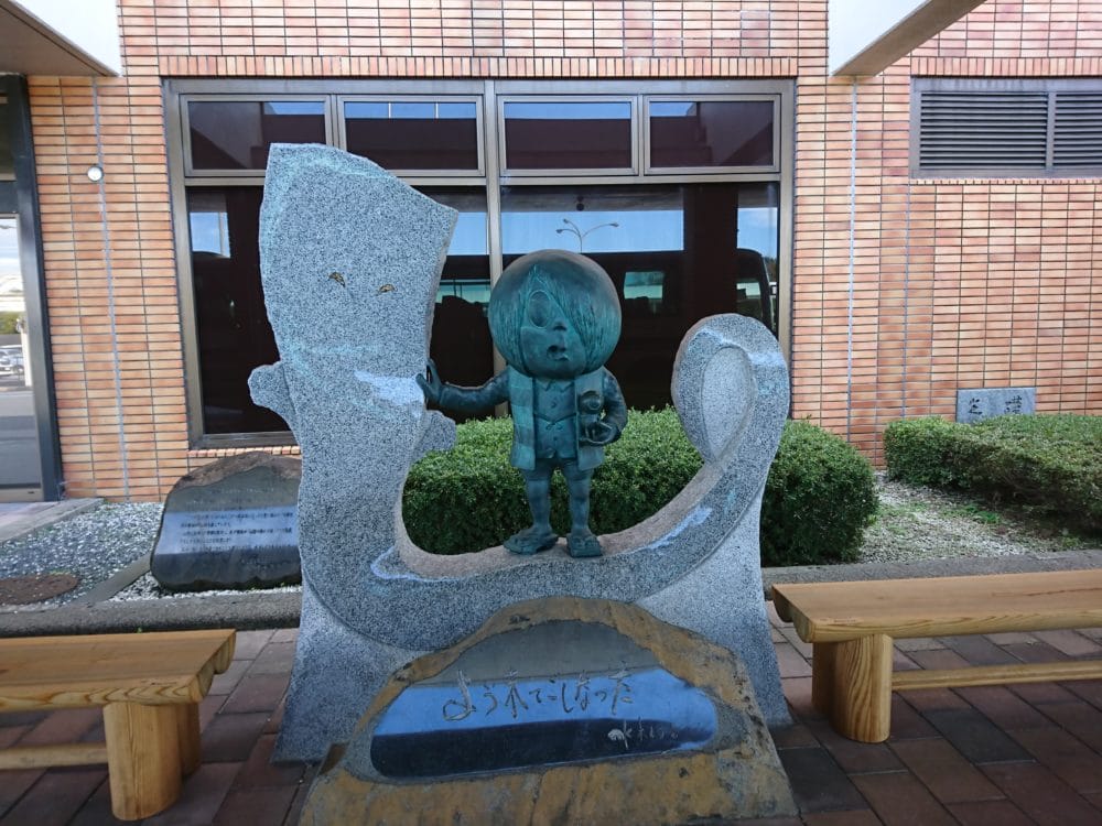 米子空港にある鬼太郎のブロンズ像