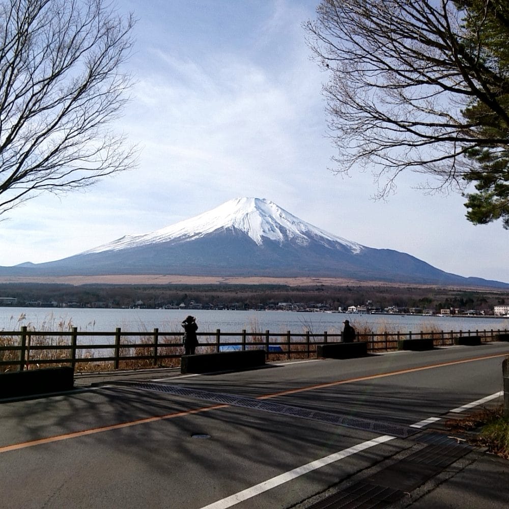 山中湖畔で見える富士山