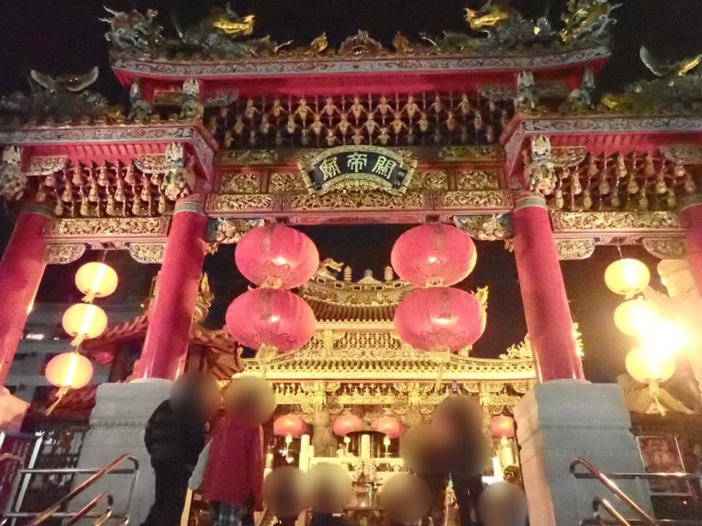 横浜関帝廟の金紙のお焚き上げ