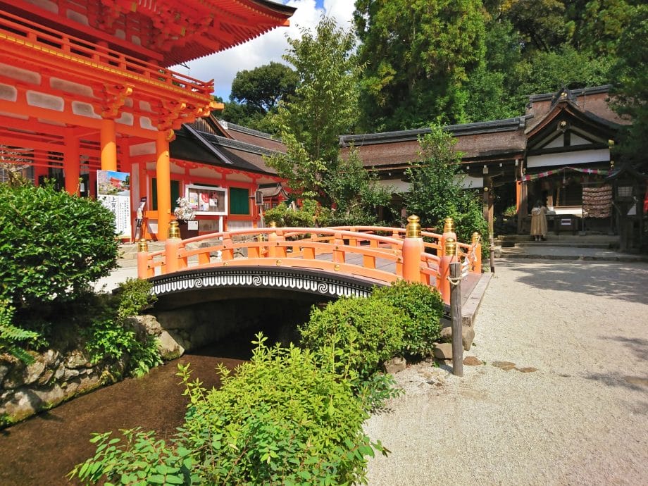 上賀茂神社の桜門と玉橋