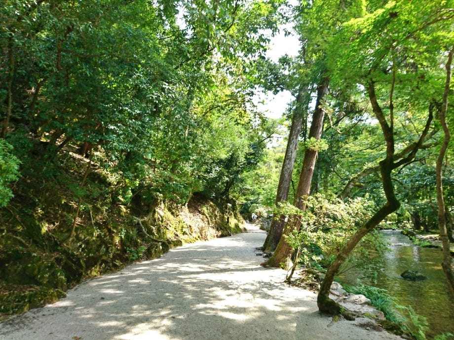 上賀茂神社を流れる小川