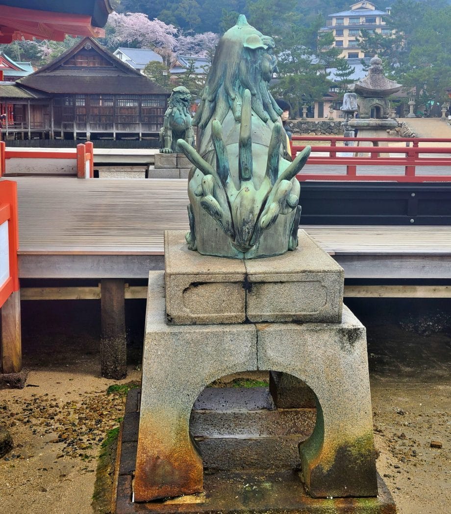 厳島神社の狛犬様