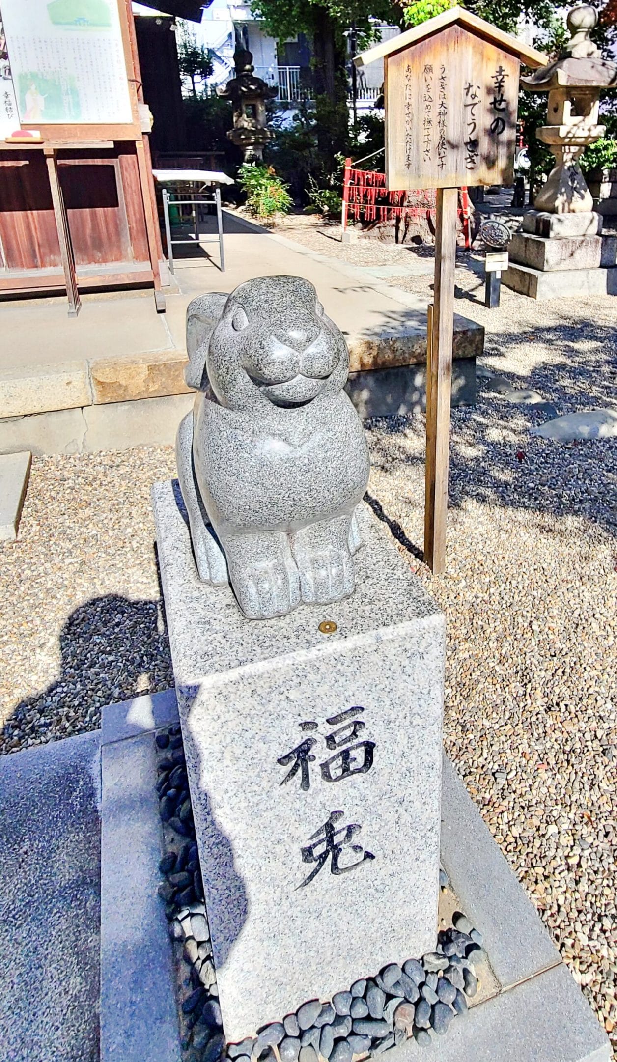 名古屋大須の三輪神社のなでうさぎ