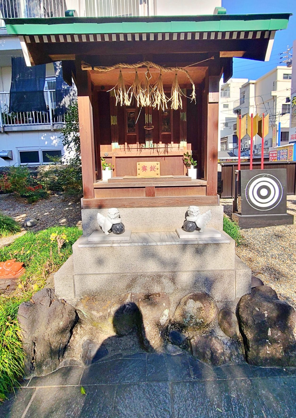 名古屋大須の三輪神社にある白龍社